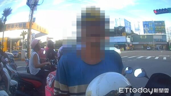 ▲▼台中通緝犯敗在這點！警車陣中抓包「顯眼工程帽」查到逃亡2個月。（圖／記者許權毅翻攝）