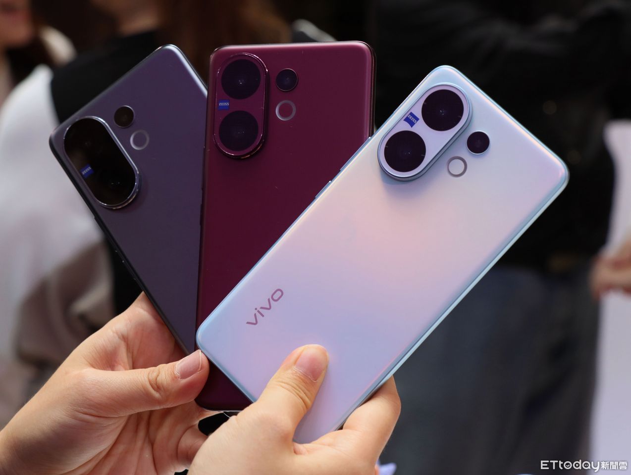 ▲▼      vivo收購手機vivo V60       。（圖／記者蘇晟彥攝）