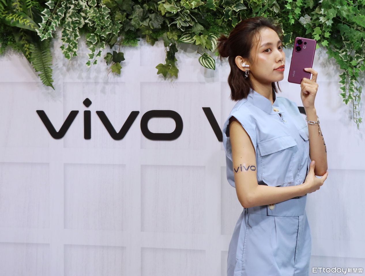 ▲▼      vivo收購手機vivo V60       。（圖／記者蘇晟彥攝）