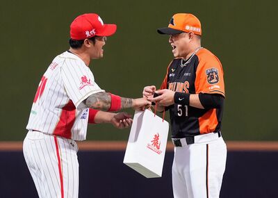 胡金龍天母最後一戰想起2001亞青　林智勝送拍立得與全壘打有聲書