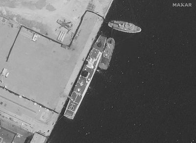 中國海警船「撞自家軍艦」最新衛星照曝光 返回海南基地維修了