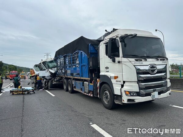 ▲▼國3南下2部大車發生追撞。（圖／記者許宥孺翻攝）
