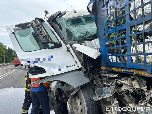 ▲▼國3南下2部大車發生追撞。（圖／記者許宥孺翻攝）