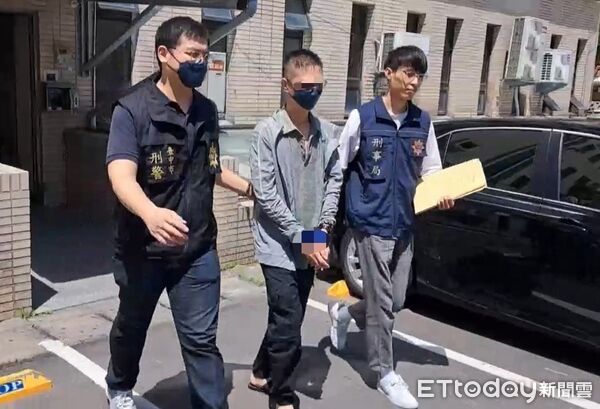 ▲刑事局幹員逮捕涉案洪姓車手頭。（圖／記者張君豪翻攝）