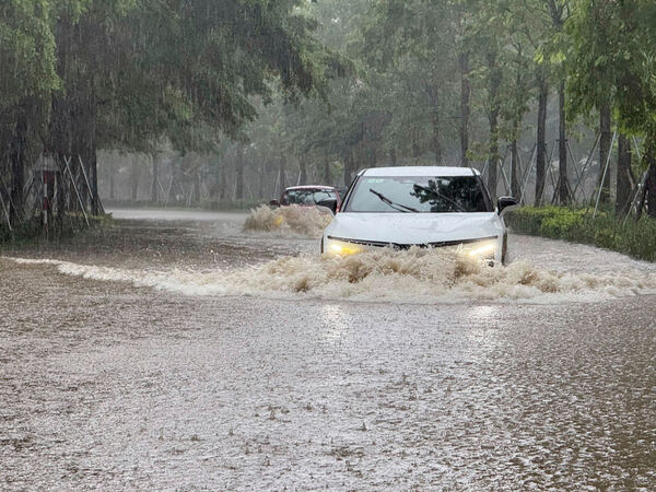 ▲▼劍魚颱風侵襲越南與泰國，8人喪命。（圖／達志影像／美聯社）
