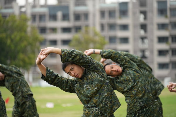 ▲▼蓋瑞再度入伍，想證明自己可以通過考驗。（圖／台視提供）