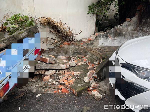 ▲▼清水農會圍牆無預警倒塌，壓毀2輛車子。（圖／民眾提供，下同）