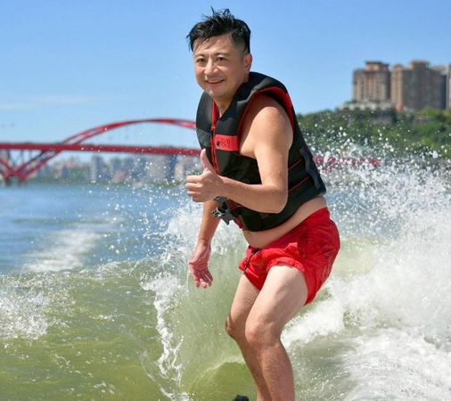 ▲彰化縣議長謝典林以「乘風破浪！勇敢承擔」表態參選國民黨主席。（圖／翻攝自謝典林粉專）