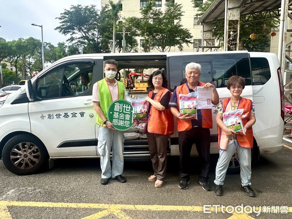 ▲台電台南區處舉行中元普渡，處長黃明舜率同仁虔誠祭拜。（圖／記者林東良翻攝，下同）