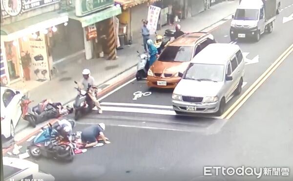 ▲無照的楊男逆向衝至對向撞到6部機車，表示因車輛機械故障造成。（圖／記者陸運陞翻攝）