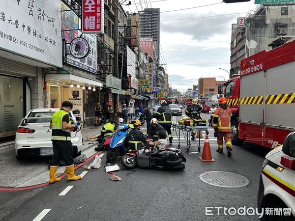 ▲無照的楊男逆向衝至對向撞到6部機車，表示因車輛機械故障造成。（圖／記者陸運陞翻攝）