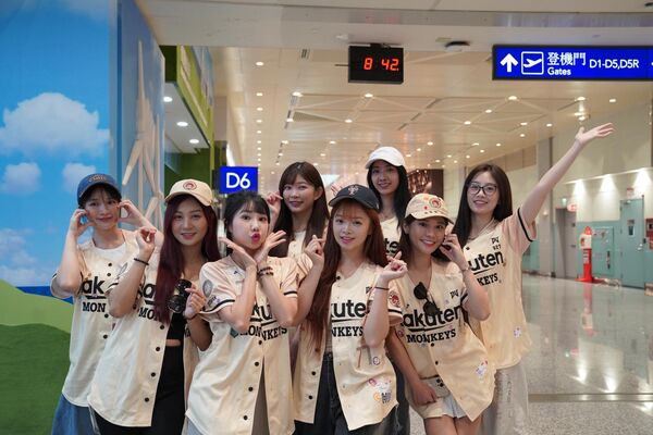 ▲樂天女孩們前往美國。（圖／樂天桃猿）