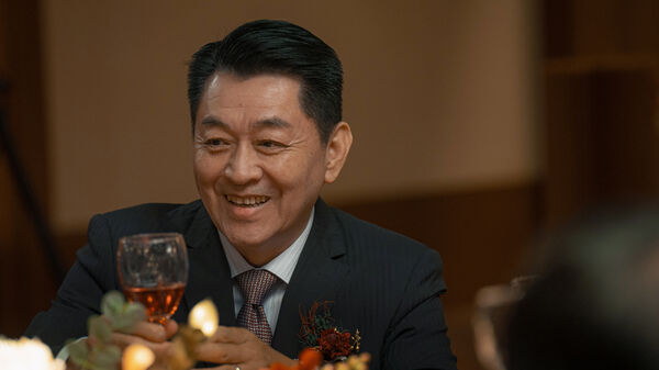 ▲劉冠廷（左）、余香凝（右）在《雙囍》中共演新人夫妻籌辦婚禮。（圖／水花電影提供）