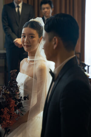 ▲劉冠廷（左）、余香凝（右）在《雙囍》中共演新人夫妻籌辦婚禮。（圖／水花電影提供）