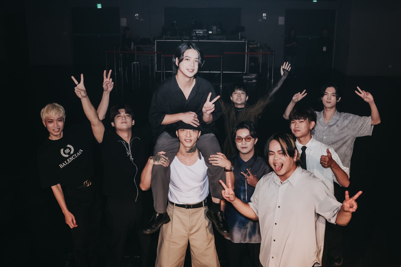 ▲▼Who Cares 胡凱兒攜手傻子與白痴開唱。（圖／Legacy提供）