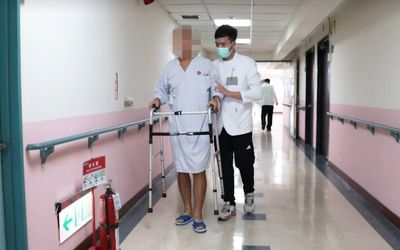 李怡貞70歲父血氧「僅70%」 醫插管救回曝「續命偏方」險害命