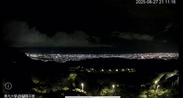 ▲27日晚地震時，佛大「鏡頭君」監視器鏡頭捕捉蘭陽平原晃動瞬間。（圖／佛光大學提供）