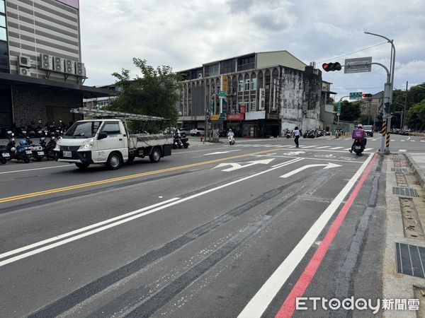 ▲新光三越台南小北門店29日試營運，市府交通局已完成周邊道路改善。（記者林東良翻攝，下同）