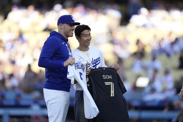 ▲孫興慜現身道奇球場同框弗里曼！　完美開球引爆全場歡呼。（圖／達志影像／美聯社）