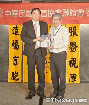 ▲愛盲協會邀請藝群醫學美容集團董事長王正坤醫師分享全球醫美趨勢與副作用防範。（記者林東良翻攝，下同）