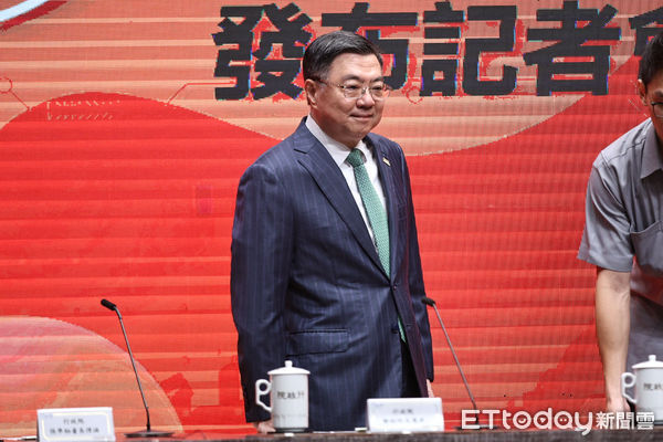 ▲行政院長卓榮泰宣布新任閣成員。（圖／記者林敬旻攝）