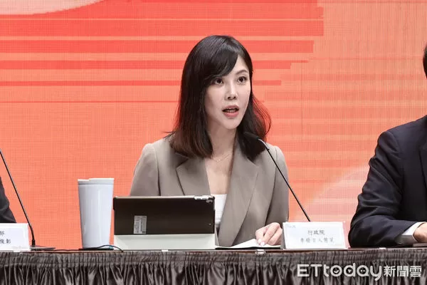 ▲行政院發言人李慧芝主持院會後記者會。（圖／記者林敬旻攝）