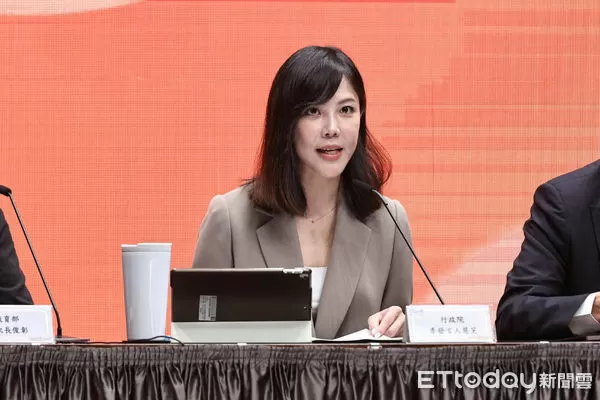 ▲行政院發言人李慧芝主持院會後記者會。（圖／記者林敬旻攝）