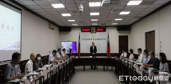 ▲台南高分檢舉行新任檢察官就職典禮，由檢察長黃玉垣主持，5名檢察官與1名軍法官加入台南高分檢團隊，強化辦案戰力。（圖／記者林東良翻攝，下同）