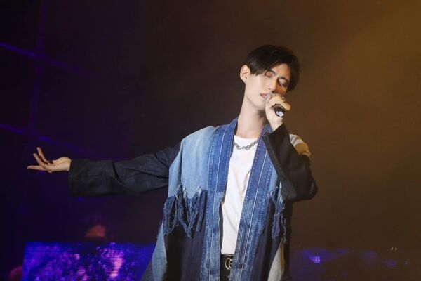 ▲霹靂布袋戲歌手千翼。（圖／千翼提供）