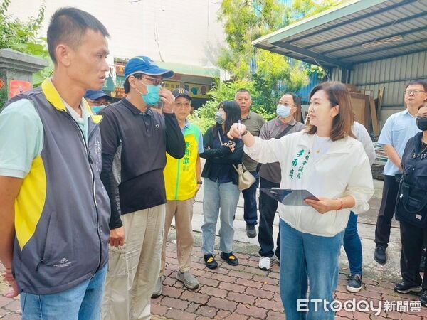 ▲▼ 疑施工釀禍！高雄騎士輾石塊摔車慘死　重返現場驚見「危險一幕」。（圖／翻攝高雄市議員李雨庭臉書粉專）