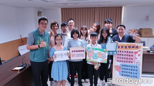 ▲麻豆國小學生化身YouTuber主播，創意拆解「神秘寶盒」幽默倡議月經教育，勇奪全國第一。（圖／記者林東良翻攝）