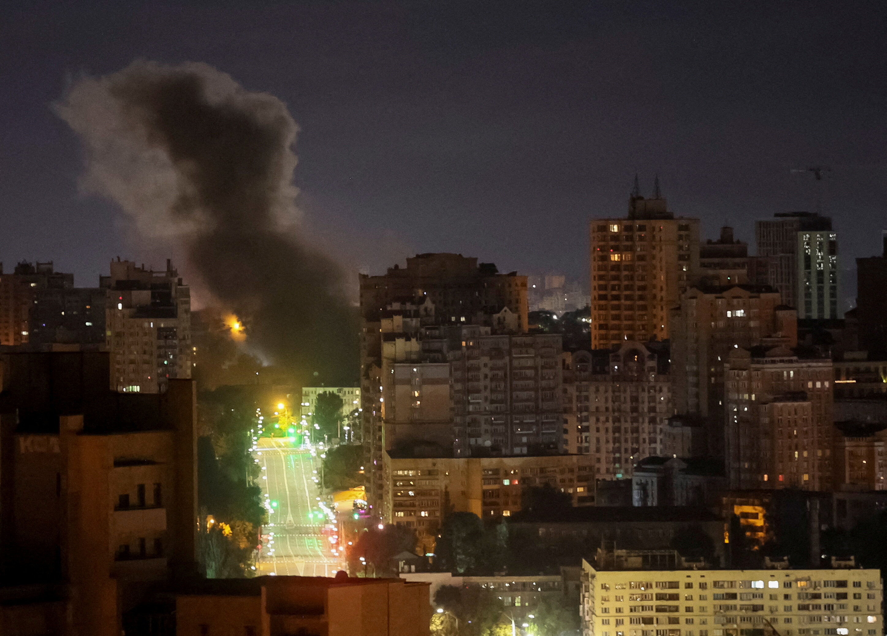 ▲▼俄羅斯28日透過飛彈與無人機襲擊基輔。（圖／路透）