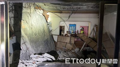 地震後傳怪聲…基隆公寓「連根拔起」恐怖崩落　8戶緊急撤離