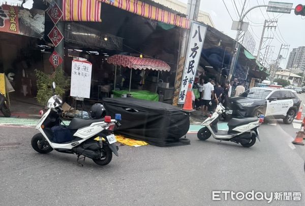 ▲高雄大社區黃昏市場門口發生死亡車禍。（圖／民眾提供）