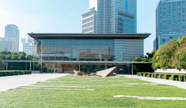 日本政府26日正式敲定，將廢土再利用於首相官邸及公務機關的花圃。（翻攝自Prime Minister's Office of Japan）