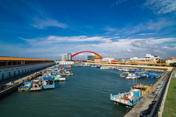 ▲桃園竹圍漁港,許厝港溼地,草漯沙丘,白沙岬燈塔,觀新藻礁,百年石滬。（圖／桃園市觀旅局提供）