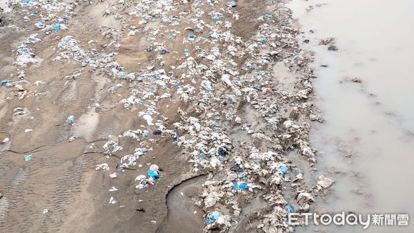 ▲▼    半世紀垃圾留八掌溪畔 　環境部及經濟部允諾王美惠負起清理全責   。（圖／立委王美惠服務處提供）