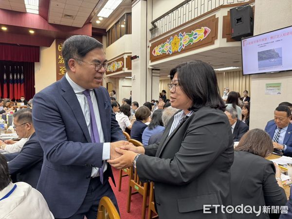 ▲▼    半世紀垃圾留八掌溪畔 　環境部及經濟部允諾王美惠負起清理全責   。（圖／立委王美惠服務處提供）