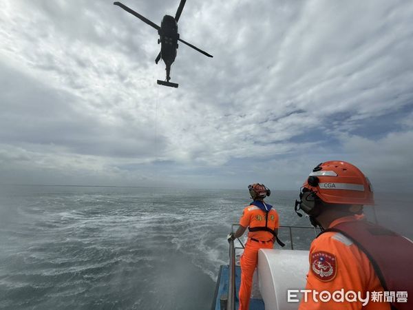 ▲▼   【強化海空救援默契 守護人民生命安全】    。（圖／海巡署艦隊分署第十三(布袋)海巡隊提供）
