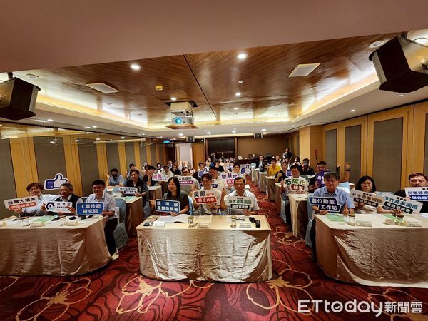 ▲▼   吳鳳科技大學巡迴列車於8/26號召嘉義縣產業園區廠商共同推動數位與低碳轉型  。（圖／吳鳳科技大學提供）