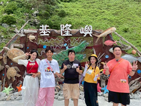 ▲無尊(左起)、檸檬、阿翔與楊繡惠一秒到埃及。（圖／民視提供）