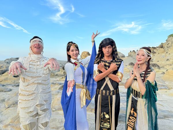 ▲無尊(左起)、檸檬、阿翔與楊繡惠一秒到埃及。（圖／民視提供）