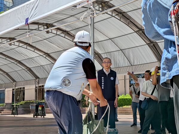 ▲全國首創！新北風扇衣補助獲好評。（圖／新北市勞工局提供）