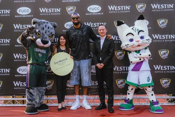 ▲NBA尼克明星中鋒唐斯今日現身大溪，為三對三籃球賽是站台。（圖／雲豹提供）