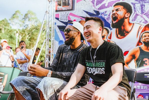 ▲NBA尼克明星中鋒唐斯今日現身大溪，為三對三籃球賽是站台。（圖／雲豹提供）