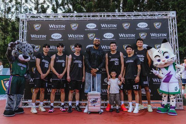 ▲NBA尼克明星中鋒唐斯今日現身大溪，為三對三籃球賽是站台。（圖／雲豹提供）