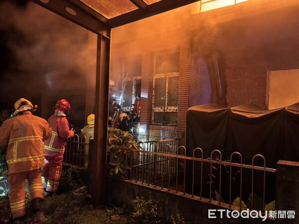 ▲▼宜蘭五結鄉一棟3層樓民宅，今（29）日凌晨突發火警，祖孫四人受困獲救送醫。（圖／記者游芳男翻攝，下同）