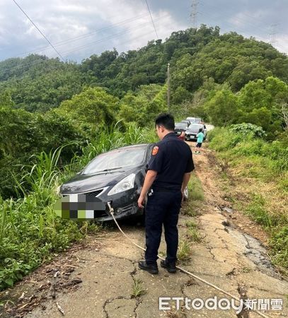 ▲枋寮警方助洪男脫困。（圖／記者陳崑福翻攝）