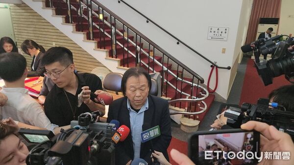 ▲▼民進黨立委王世堅受訪。（圖／記者陳家祥攝）