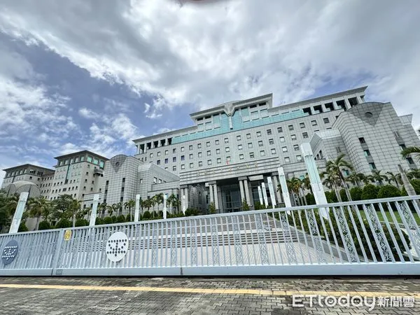 ▲台南57歲馮男於社群PO文恐嚇槍殺總統、副總統，台南地法院以恐嚇危害安全罪判刑拘役10日，可易科罰金。（圖／記者林東良攝）